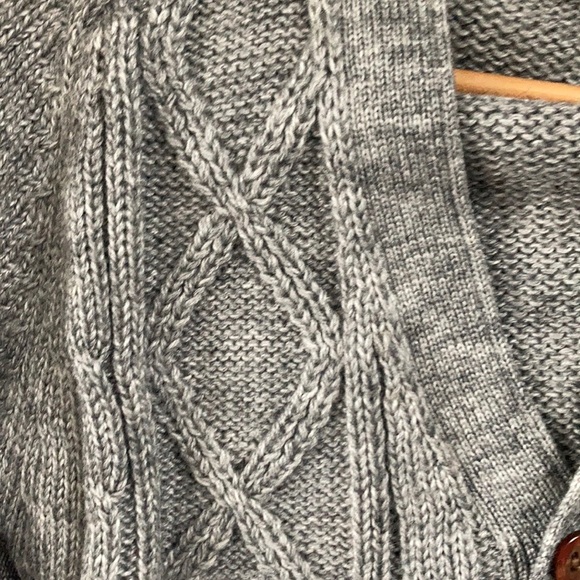 STYLE ALERT!!!!!!!!Vintage Laurentien cable knit sweater - Picture 5 of 10